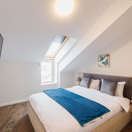 Skylight Loft Near City Center Орадя Экстерьер фото