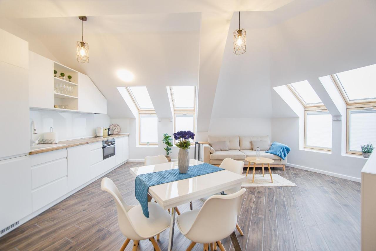 Skylight Loft Near City Center Орадя Экстерьер фото