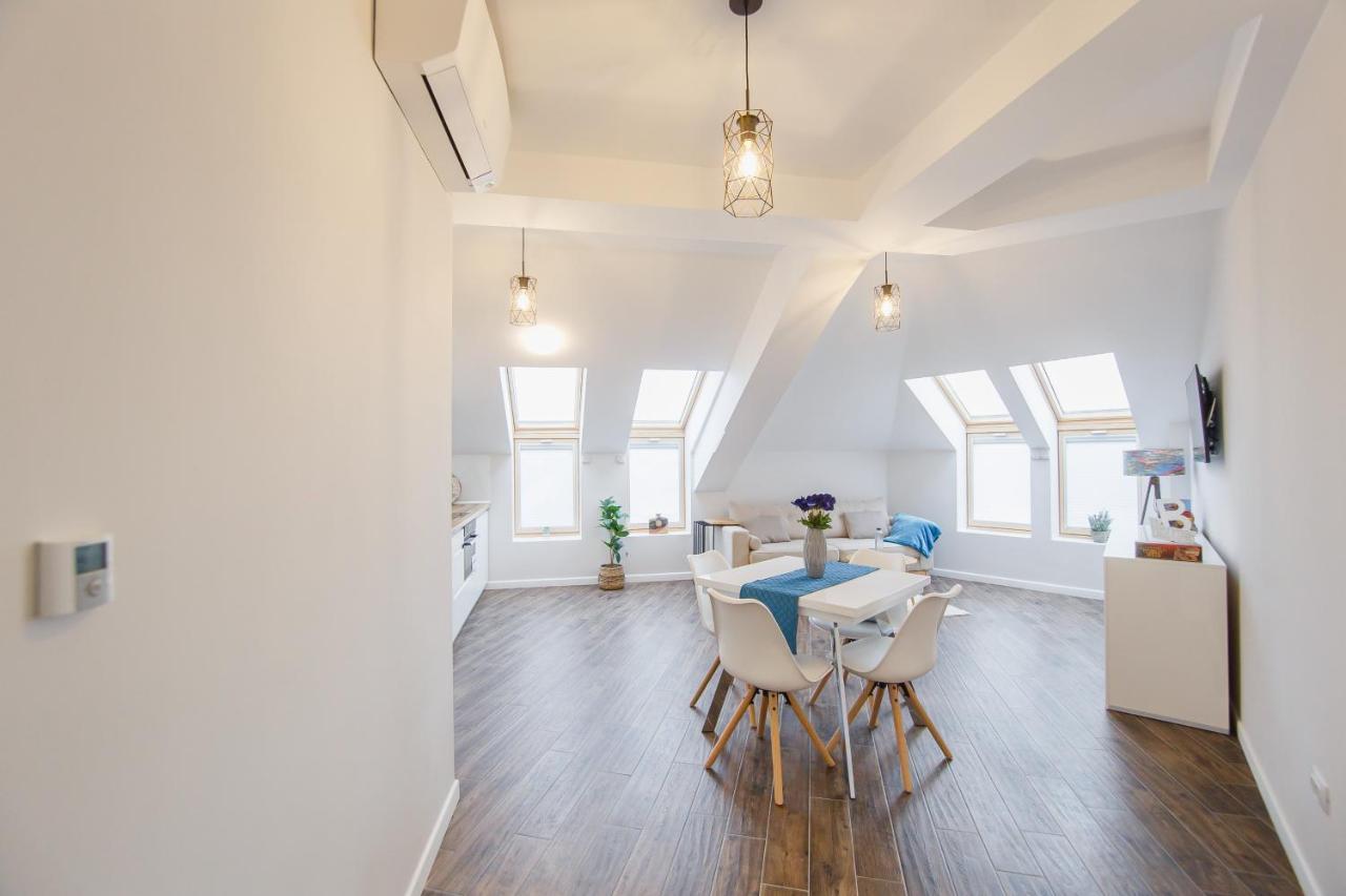 Skylight Loft Near City Center Орадя Экстерьер фото