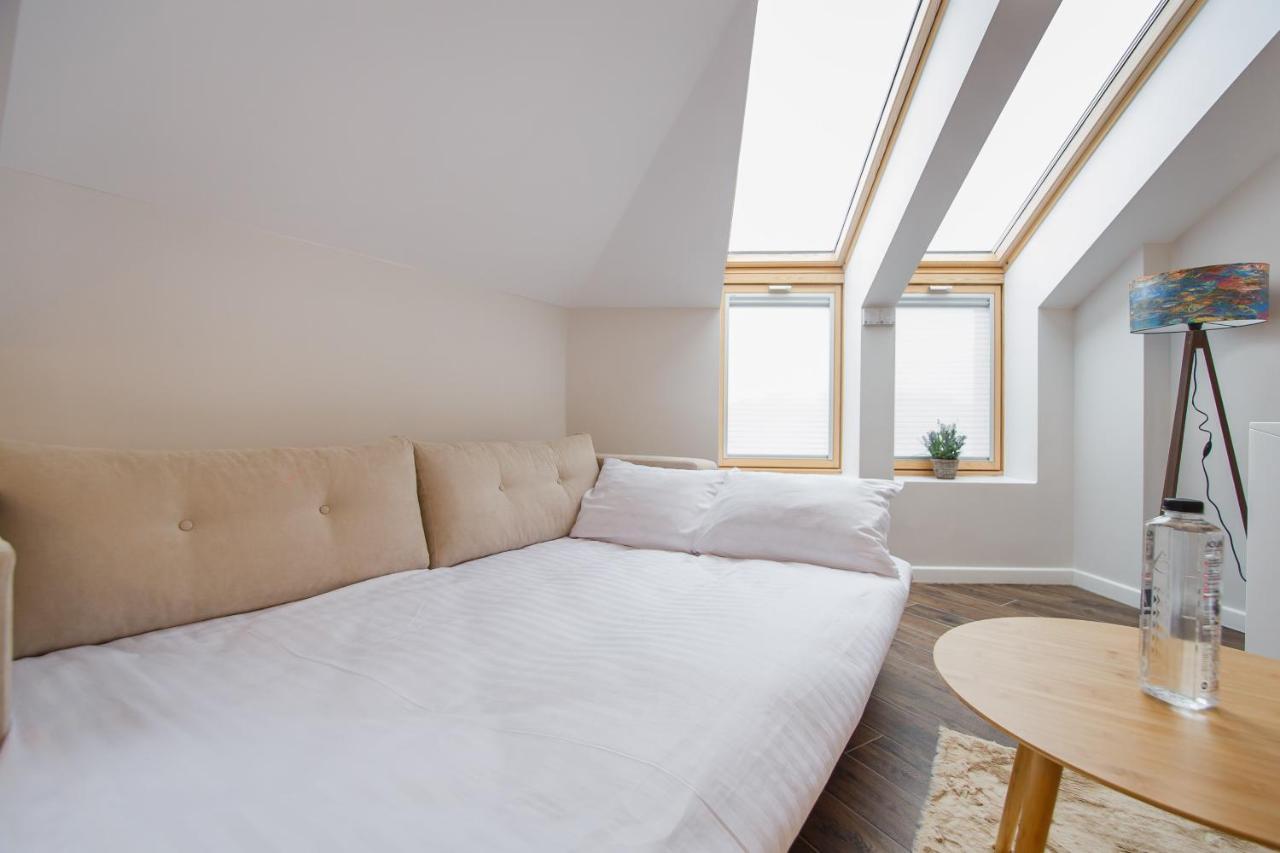 Skylight Loft Near City Center Орадя Экстерьер фото