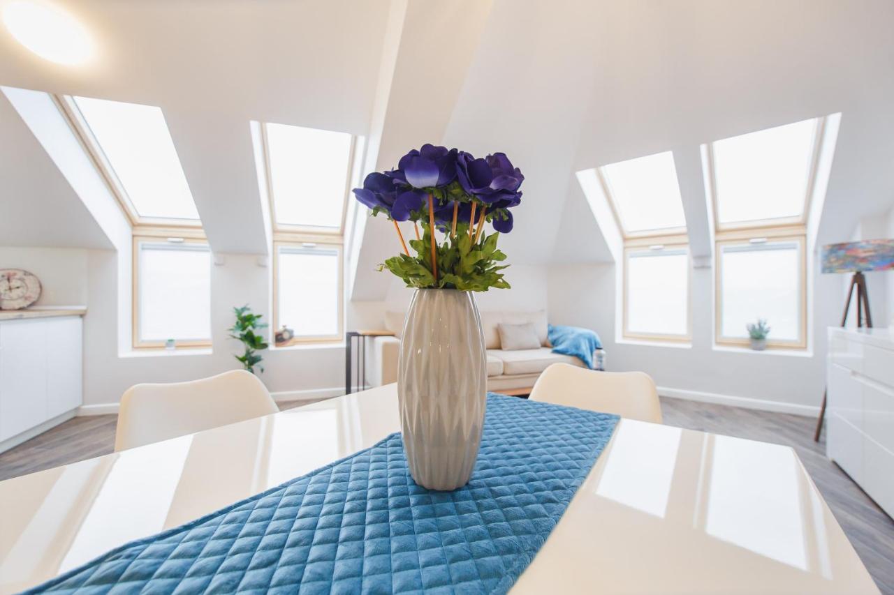 Skylight Loft Near City Center Орадя Экстерьер фото